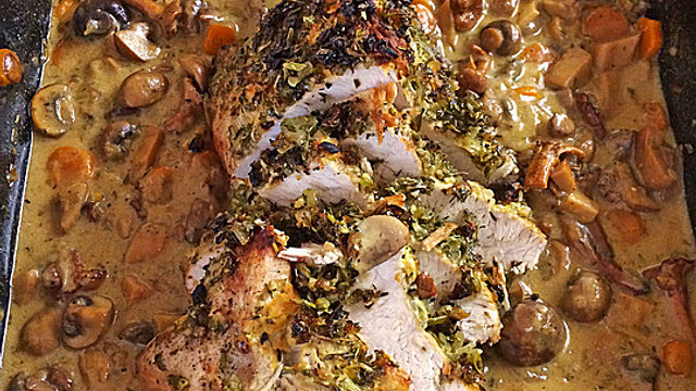 Kräuter-Putenbraten mit Rahmpilzen von Elfenlied