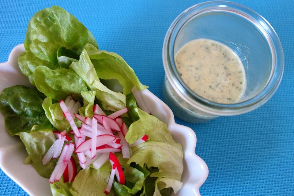 Salatsauce mit Sahne