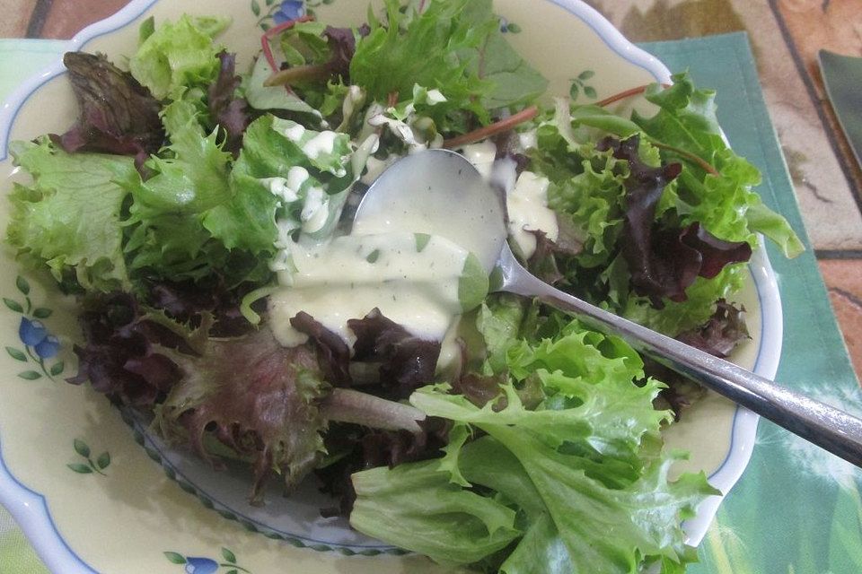 Salatsauce mit Sahne