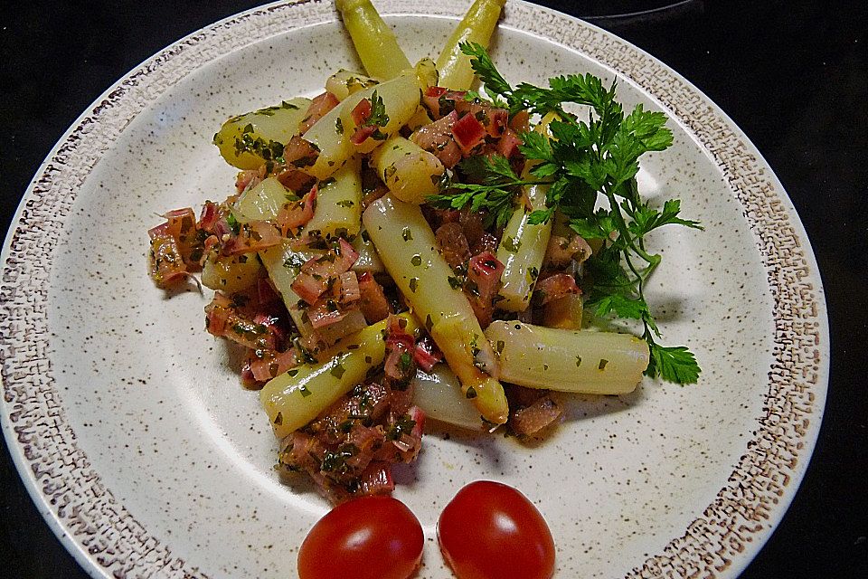 Spargelsalat mit Rhabarberdressing