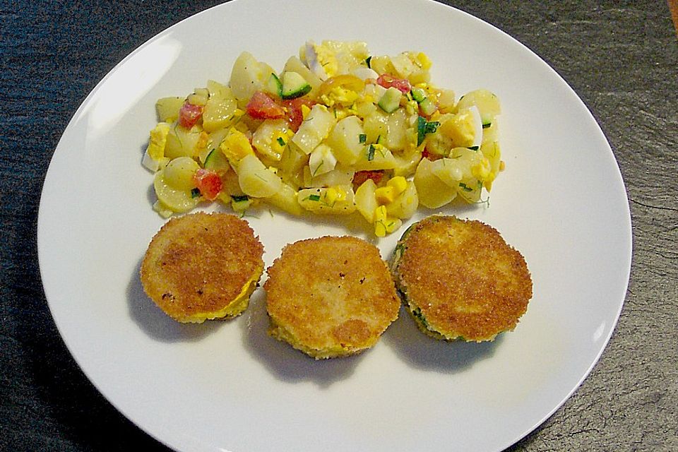 Panierte Zucchini mit saftigem Kartoffelsalat