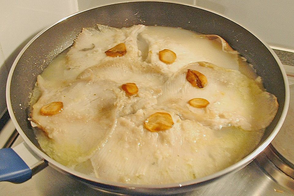 Rochenflügel in Calvados - Knoblauchsauce