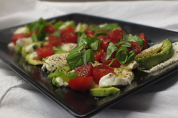 Avocado - Tomaten - Mozzarella - Salat