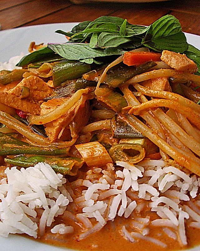Rotes Thai - Curry mit Lachs und frischer Ananas