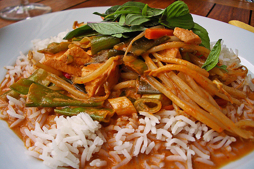 Rotes Thai - Curry mit Lachs und frischer Ananas