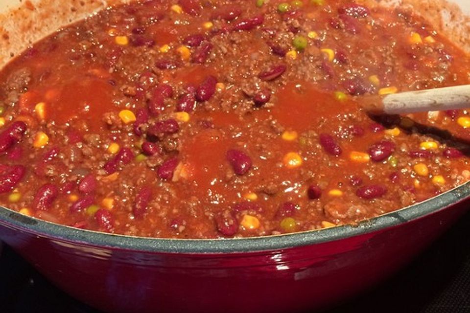 Chili con carne mit viererlei Chilisorten und Schokolade