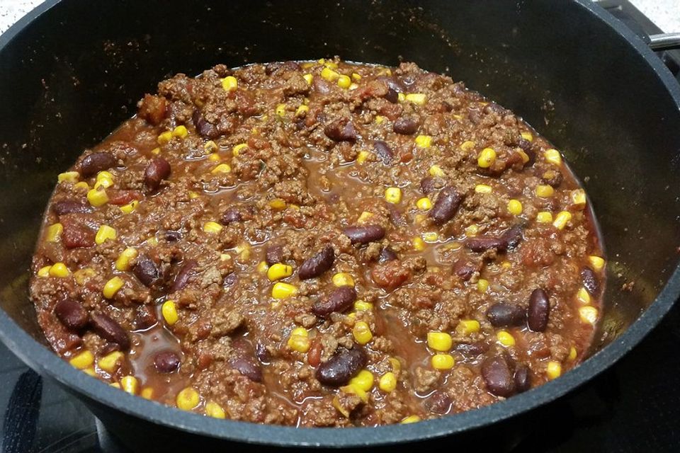 Chili con carne mit viererlei Chilisorten und Schokolade