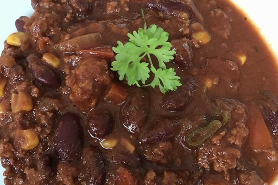 Chili con carne mit viererlei Chilisorten und Schokolade