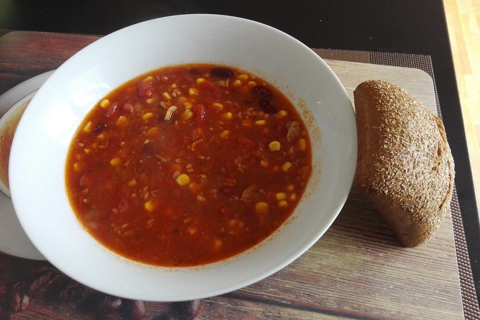 Chili con carne mit viererlei Chilisorten und Schokolade