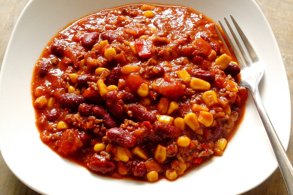 Chili con carne mit viererlei Chilisorten und Schokolade