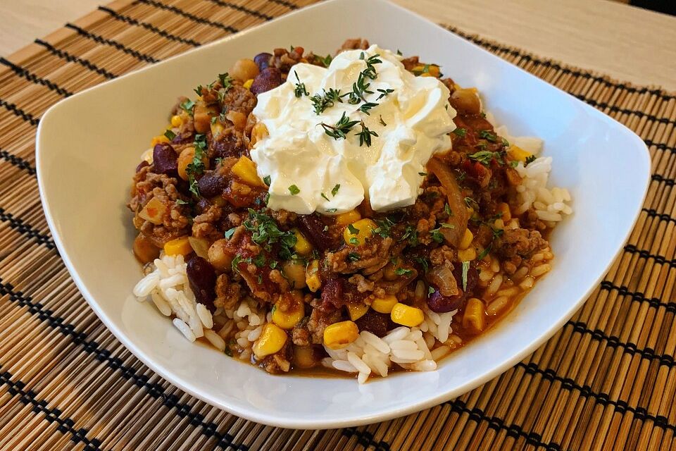 Chili con carne mit viererlei Chilisorten und Schokolade