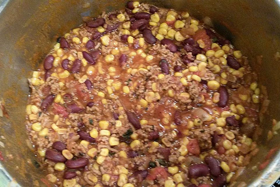 Chili con carne mit viererlei Chilisorten und Schokolade