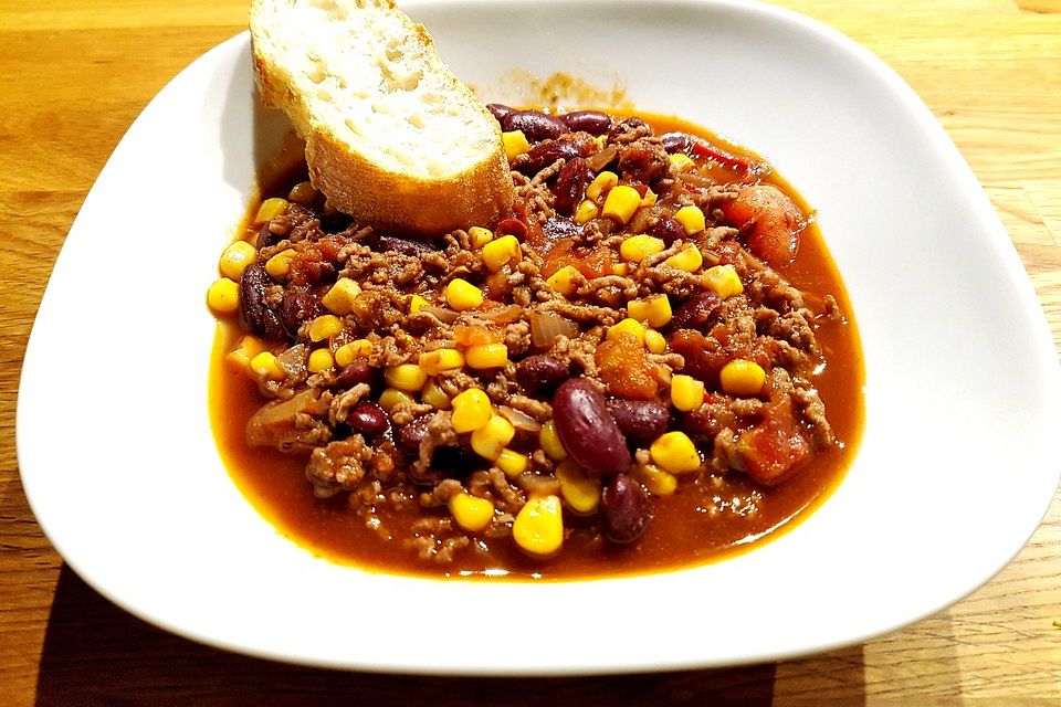 Chili con carne mit viererlei Chilisorten und Schokolade