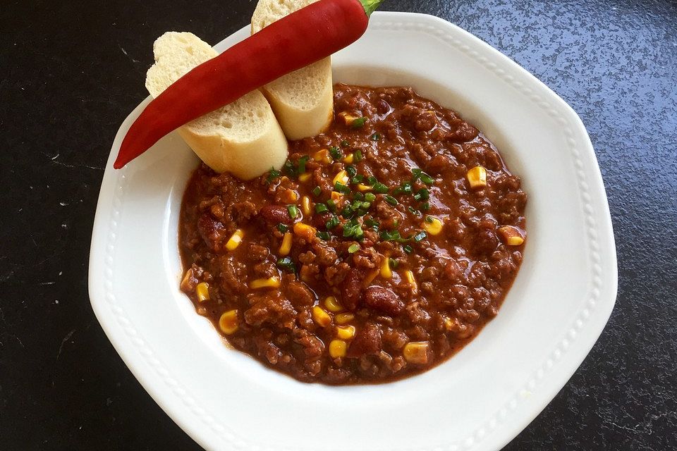 Chili con carne mit viererlei Chilisorten und Schokolade