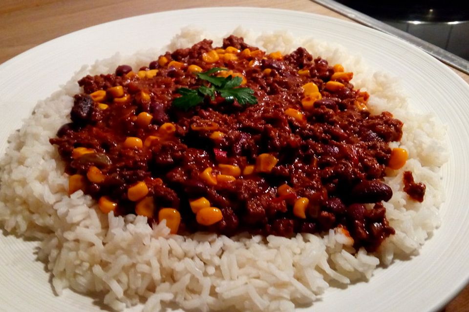 Chili con carne mit viererlei Chilisorten und Schokolade