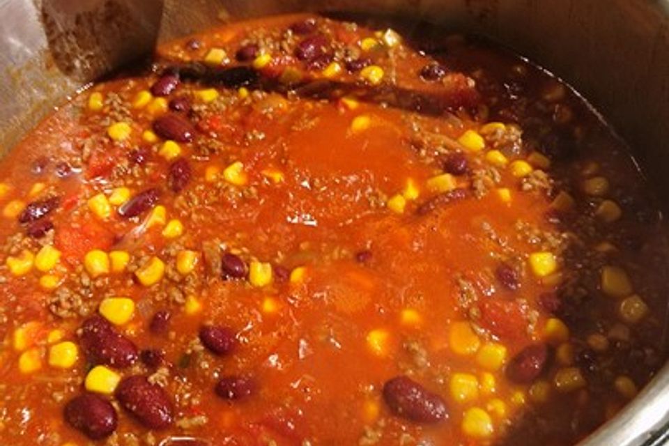 Chili con carne mit viererlei Chilisorten und Schokolade