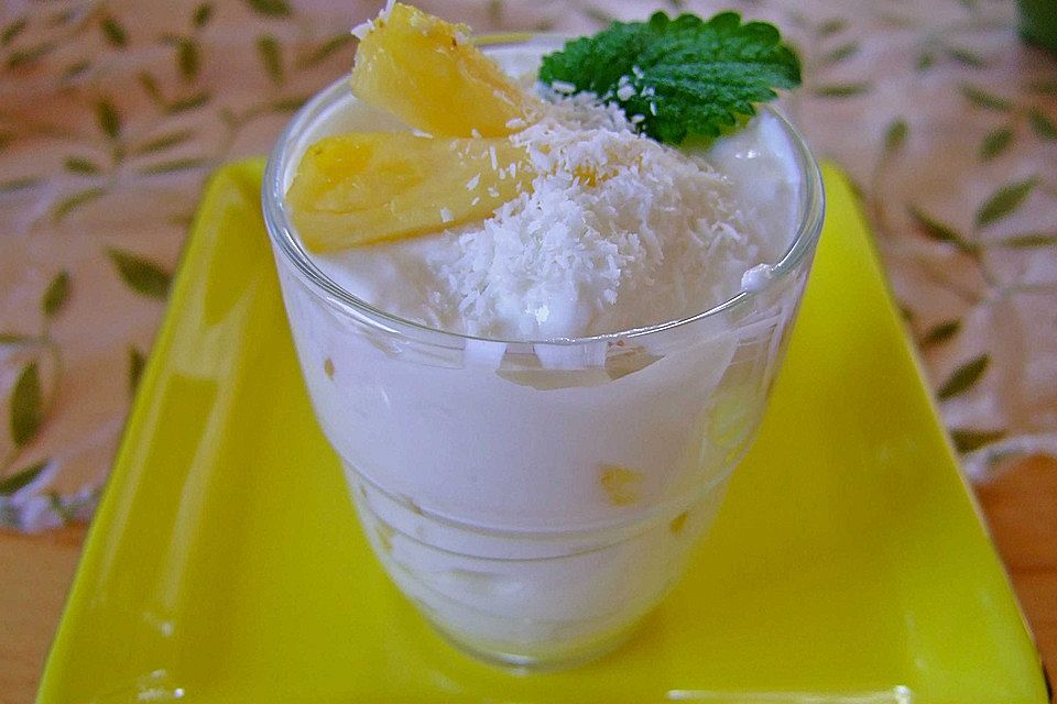 Ananas - Quark - Dessert mit Rum