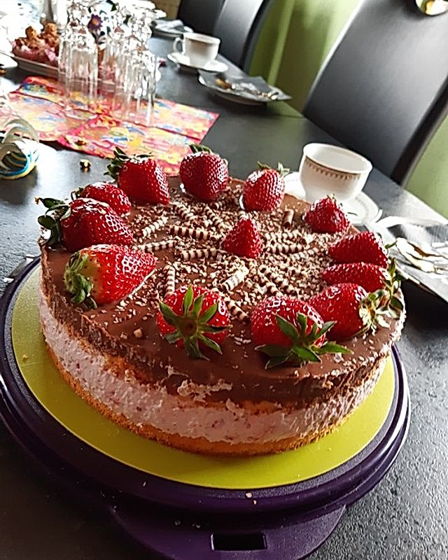 Vanille - Erdbeer - Torte à la Käse - Sahne