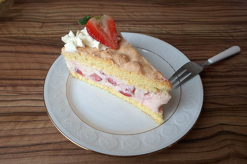 Vanille - Erdbeer - Torte à la Käse - Sahne