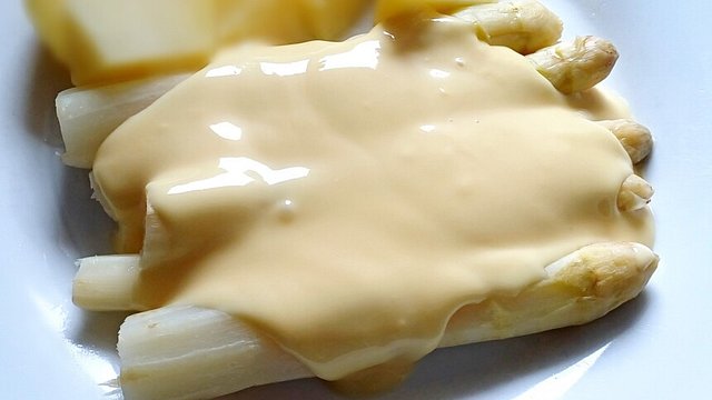 Wunderbar cremige Sauce Hollandaise (selbst gemacht) von PowidlMassaker