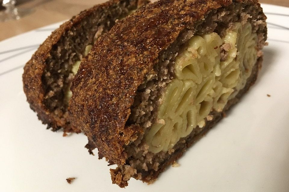 Hackfleischroulade mit Makkaronifüllung