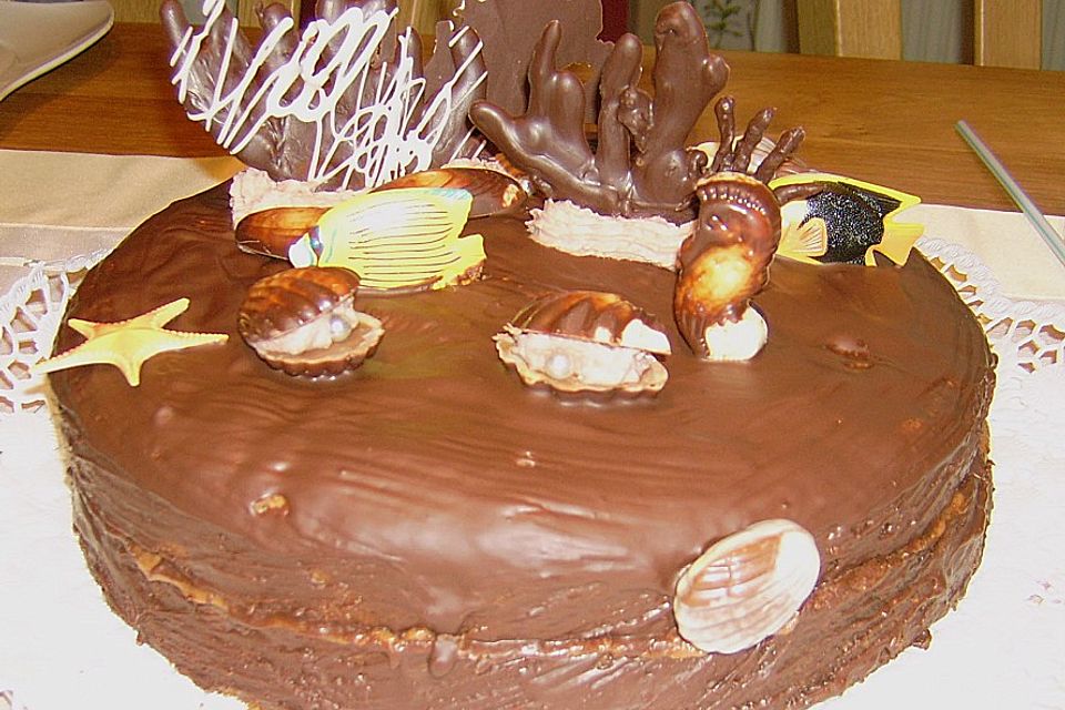 Nuss - Nougat - Torte mit Meeresfrüchten