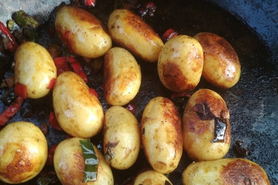 Feurige Kartoffelspieße vom Grill