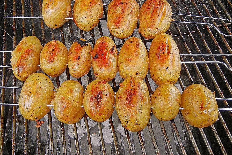 Feurige Kartoffelspieße vom Grill