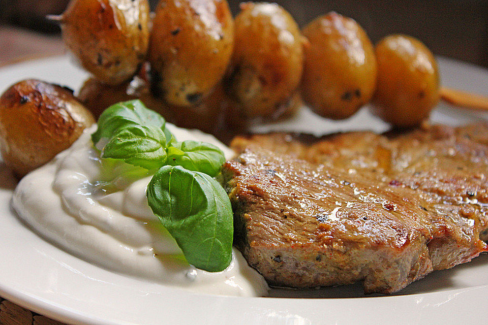 Feurige Kartoffelspieße vom Grill