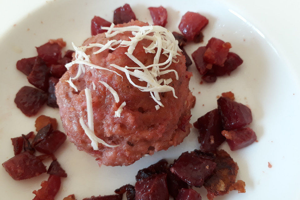 Rote Bete - Knödel mit Parmesan und gebräunter Butter