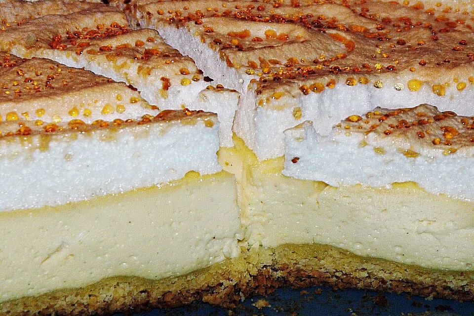 Käsekuchen mit Goldtröpfchen - Baiser