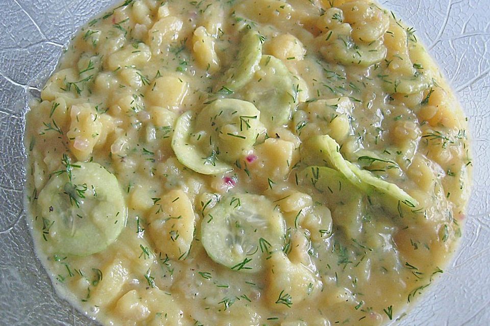 Steinbeißerbäckchen auf Kartoffel - Gurken - Salat