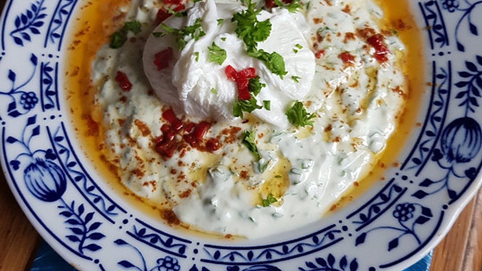 Pochierte Eier in Joghurtsauce türkische Art von IndianJenny| Chefkoch Pochierte Eier in Joghurtsauce türkische Art von IndianJenny| Chefkoch