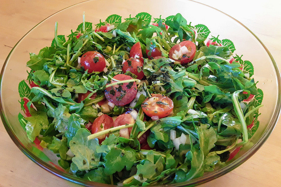 Rucola Salat mit Kirschtomaten