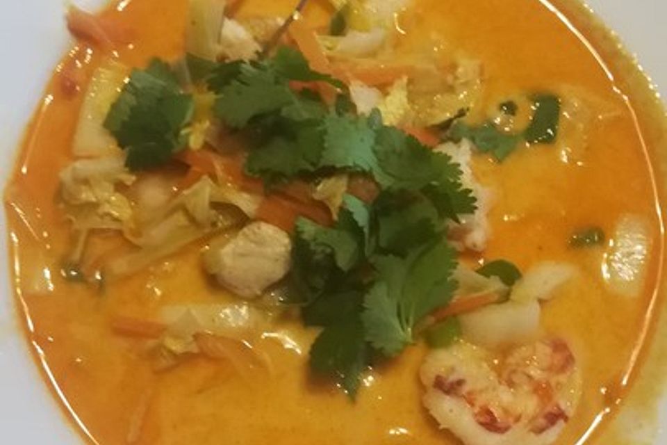 Scharfe Garnelensuppe mit Kokosmilch
