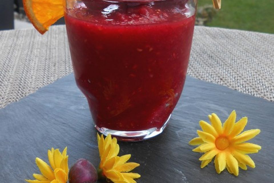 Cocktail mit Baccardi und Himbeeren