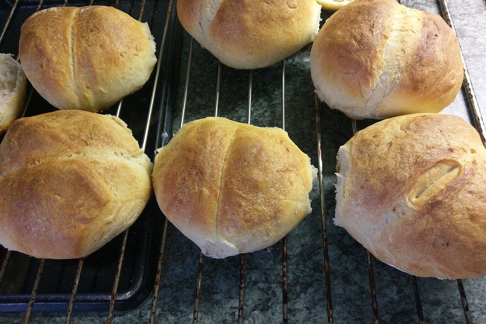 Grundrezept helle Weizenbrötchen