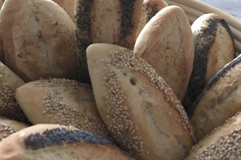 Grundrezept helle Weizenbrötchen