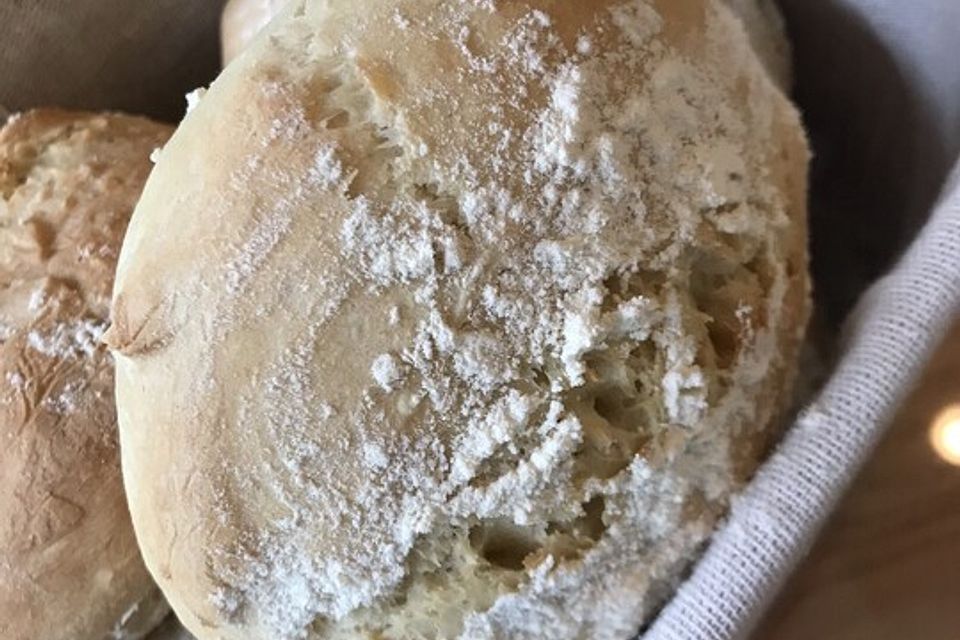 Grundrezept helle Weizenbrötchen