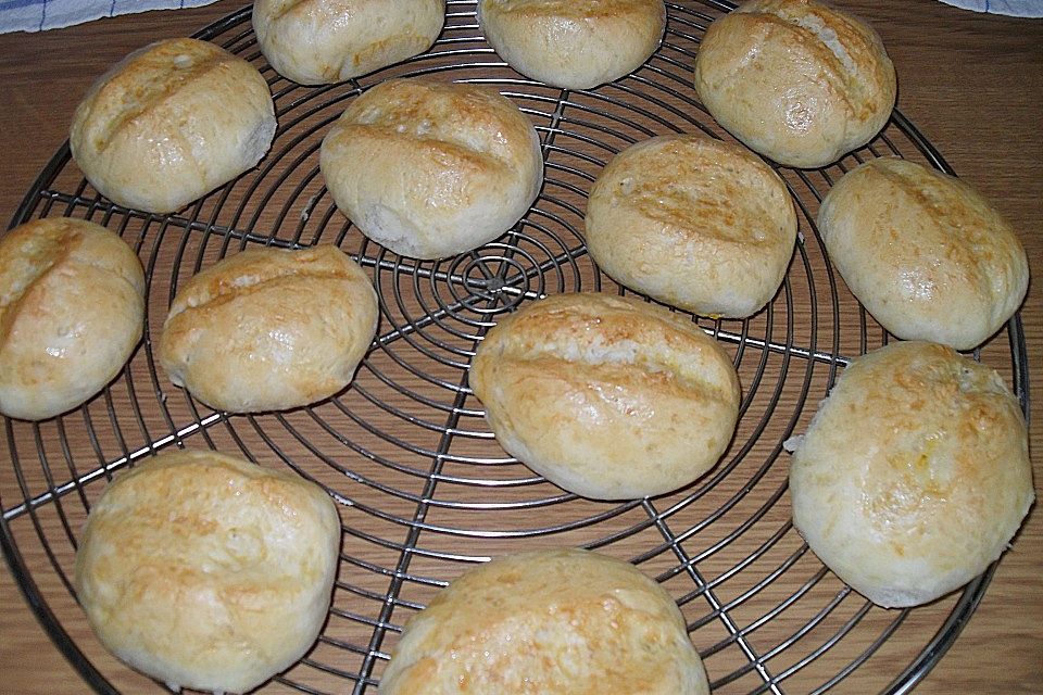 Grundrezept helle Weizenbrötchen