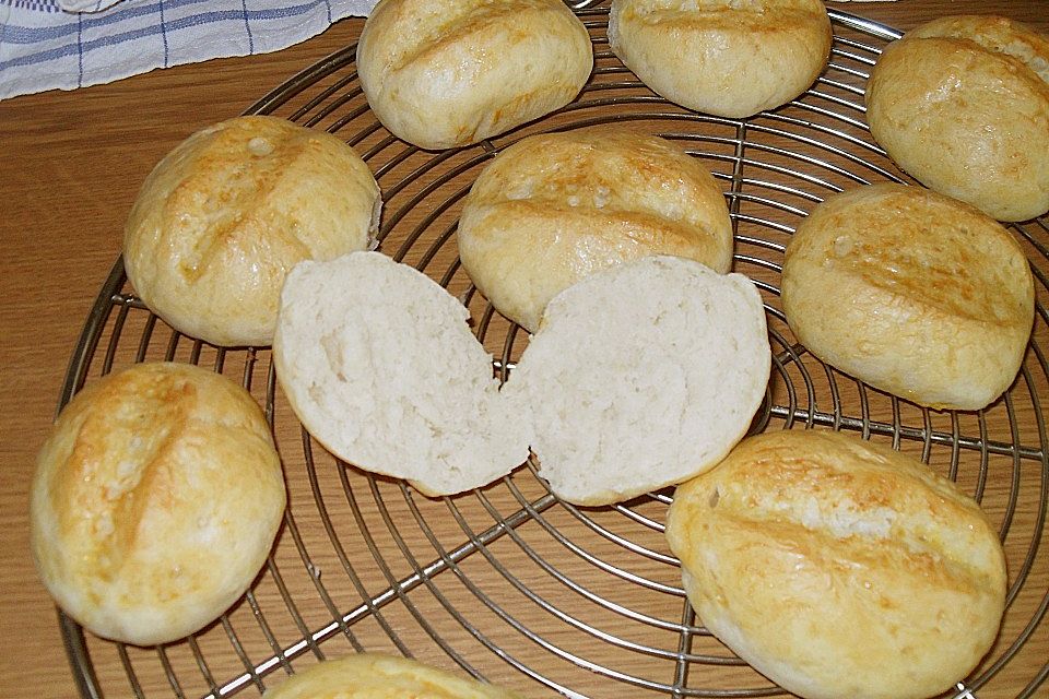 Grundrezept helle Weizenbrötchen