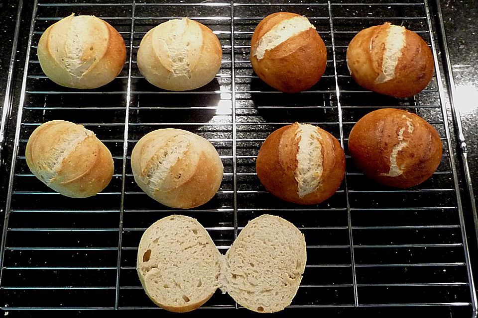 Grundrezept helle Weizenbrötchen