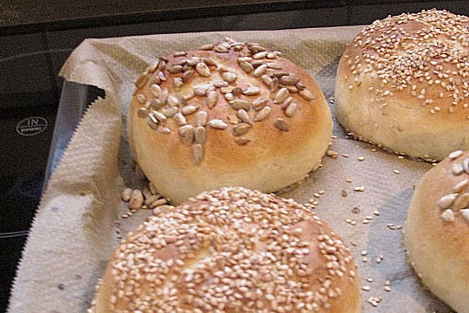 Grundrezept helle Weizenbrötchen