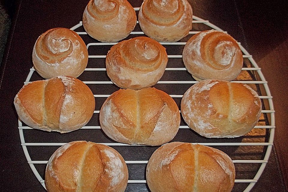 Grundrezept helle Weizenbrötchen