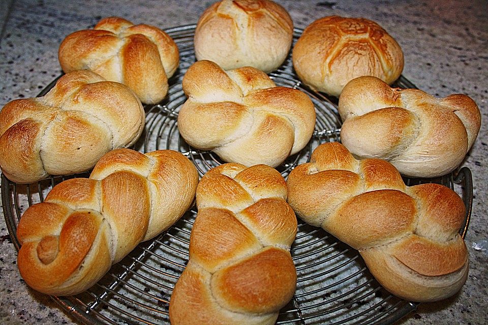 Grundrezept helle Weizenbrötchen