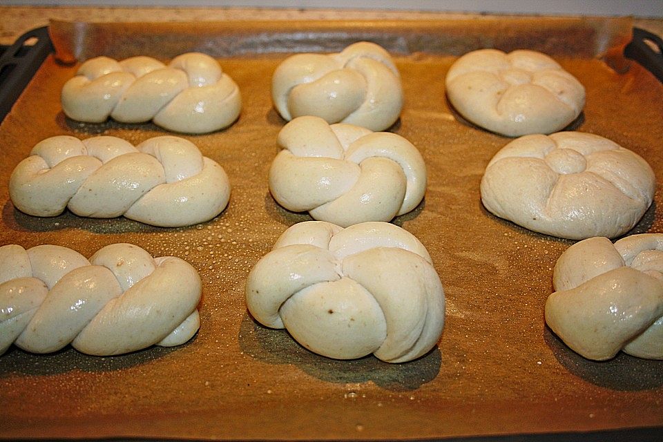 Grundrezept helle Weizenbrötchen