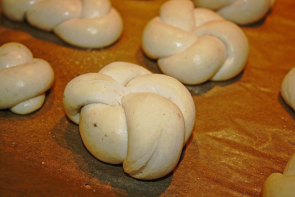 Grundrezept helle Weizenbrötchen