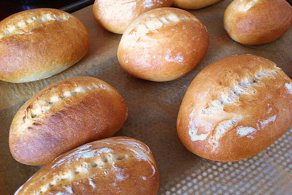 Grundrezept helle Weizenbrötchen