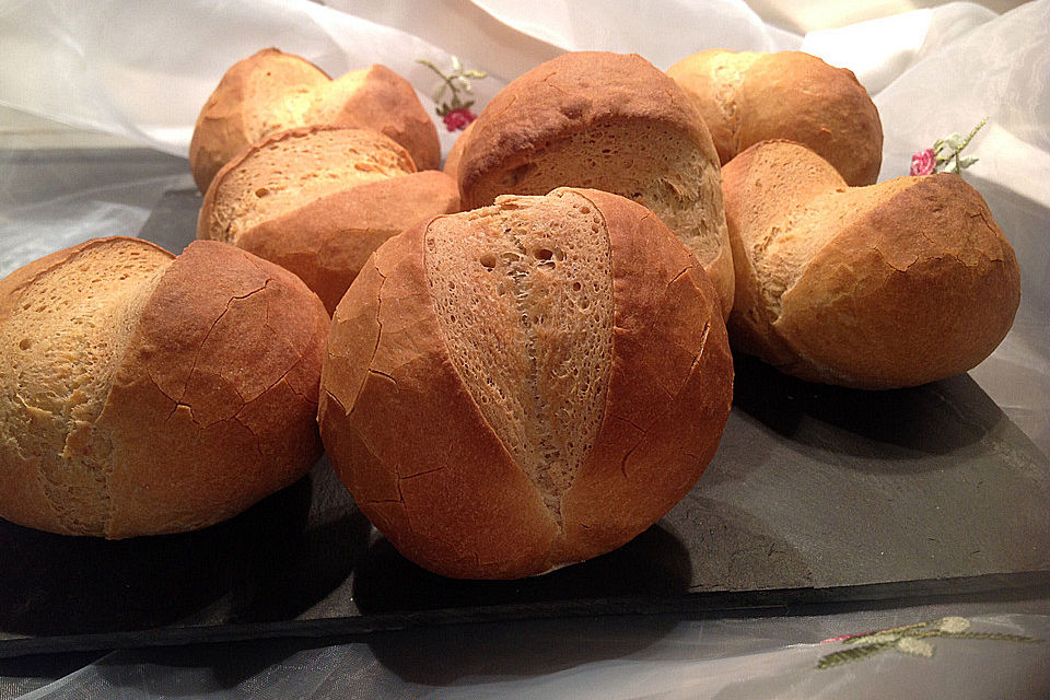 Grundrezept helle Weizenbrötchen