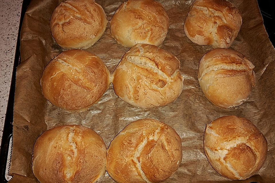 Grundrezept helle Weizenbrötchen